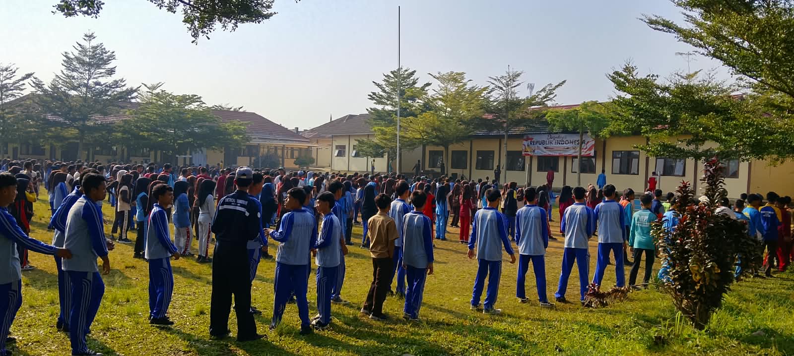 💪 Jumat Sehat SMK Negeri 1 Liwa: Bergerak Bersama, Sehat Bersama, Hebat Bersama!