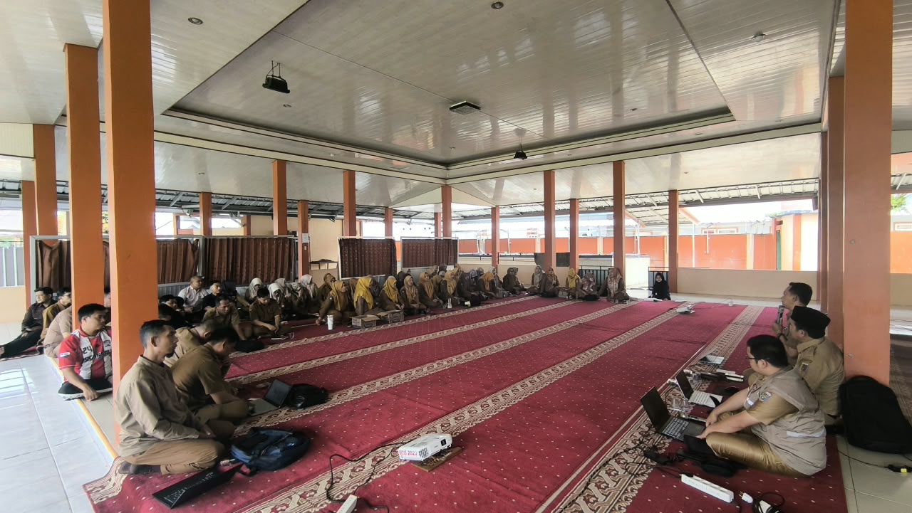 SMK Negeri 1 Liwa Gelar Rapat Bulanan, Bahas Evaluasi KBM hingga Persiapan TKA, UKK, dan PKL